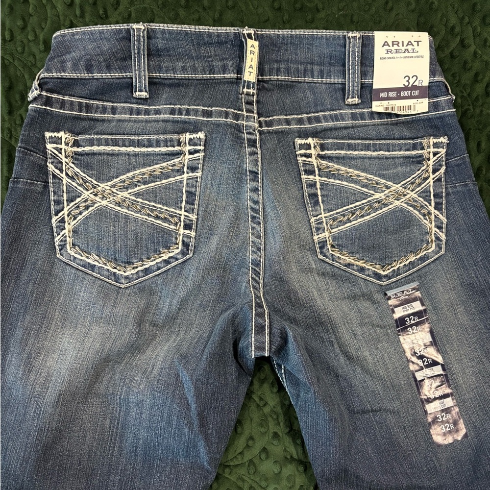 Ariat mid rise boot cut jeans size 32 brand new